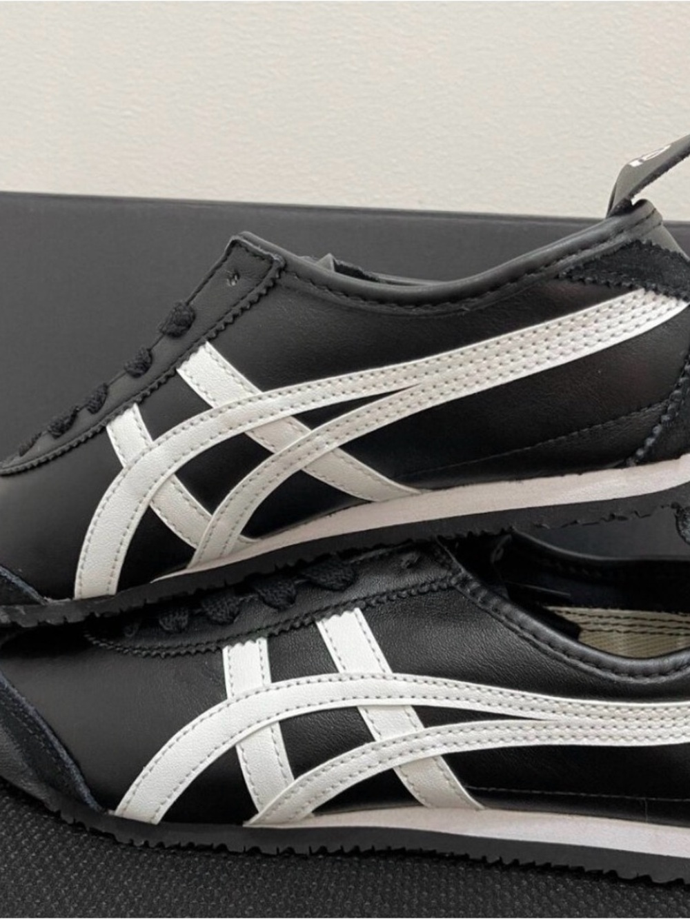 Onitsuka Tiger Size 7 Mexico 66 black & white